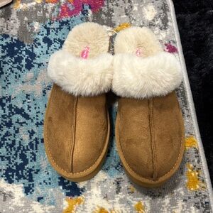 Cozy Tan Fur-Lined Women's Slippers